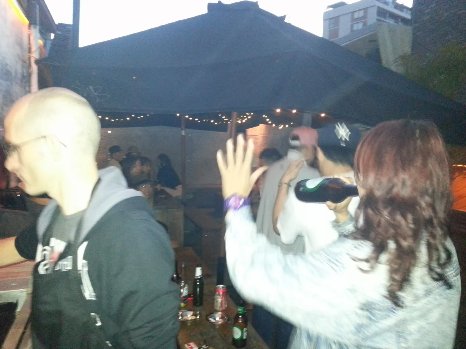 Two people singing along at the bar at Ching-a-Lings Sunday Sessions
