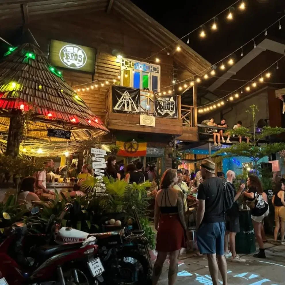 Bros Music Bar in Pai, Thailand — open-air live music venue with string lights and crowd
